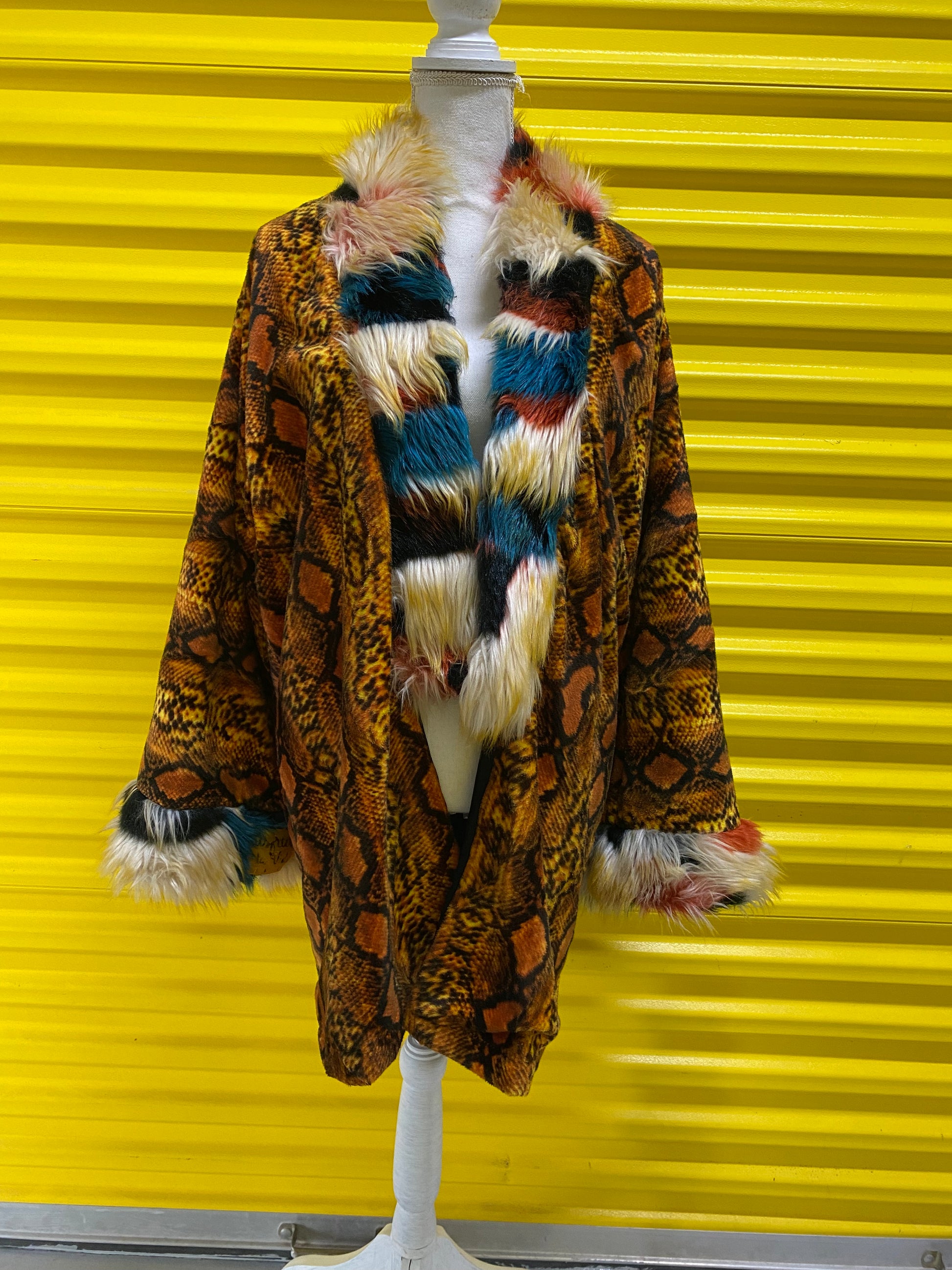 Kimono fourrure végan serpent Disfruta la vida Ibiza