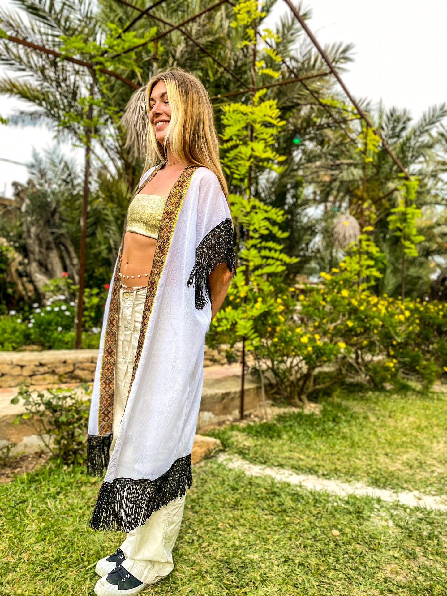 kimono en resille blanche et frange a paillette